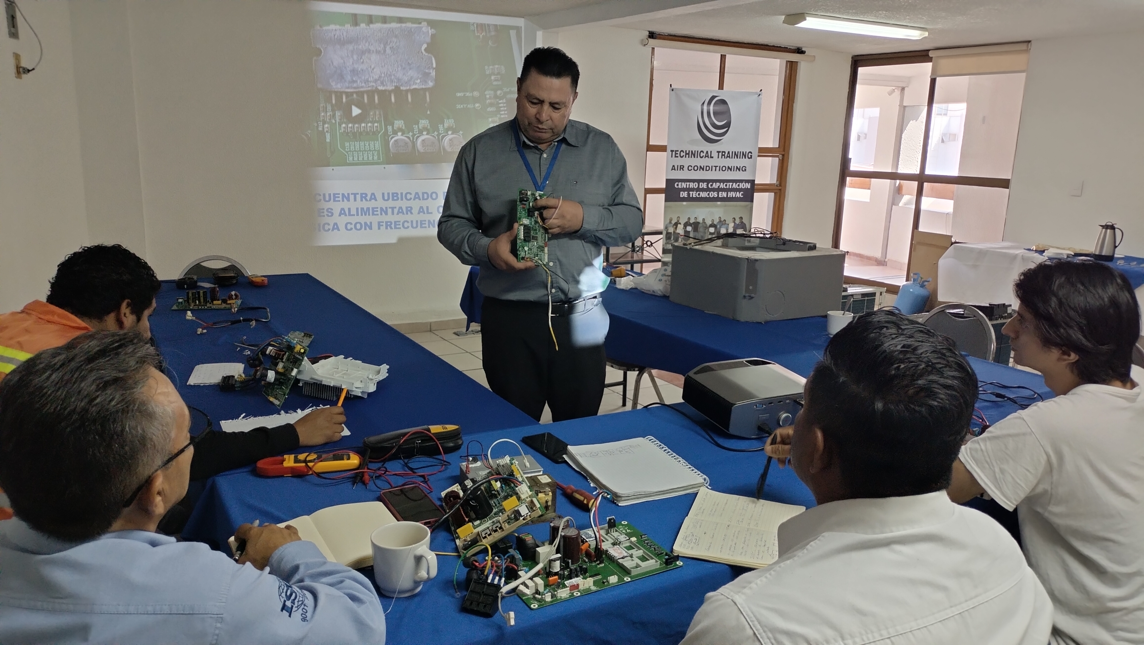 Prácticas en campo y equipos HVAC
